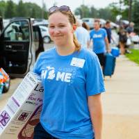 An alumna helps at Move-In